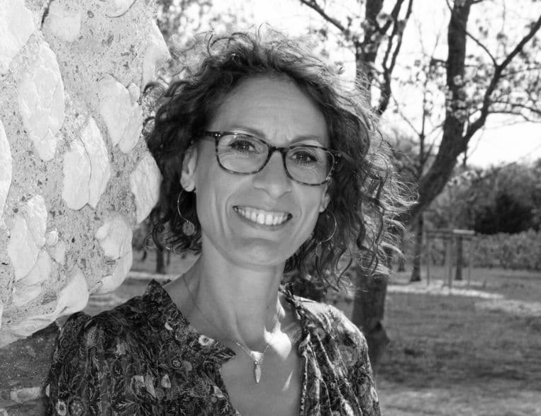 Photo portrait noir et blanc de Prescilia Lahekal